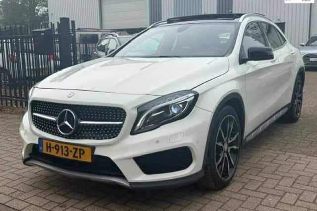 Mercedes-Benz GLA-Klasse (2016) thumbnail 1