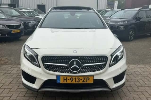 Mercedes-Benz GLA-Klasse (2016) thumbnail 3