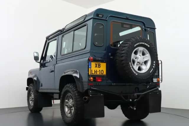 Land Rover Defender (1998) thumbnail 2