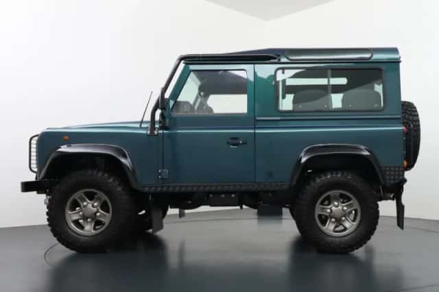 Land Rover Defender (1998) thumbnail 5