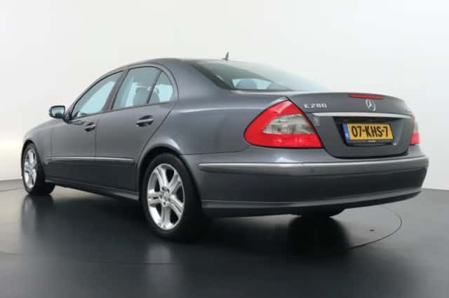 Mercedes-Benz E-Klasse (2009) thumbnail 2