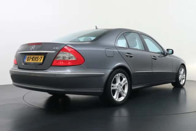 Mercedes-Benz E-Klasse (2009) thumbnail 3