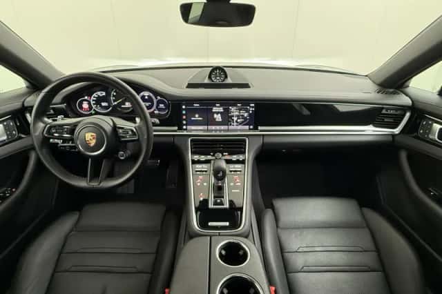 Porsche Panamera (2023) thumbnail 5
