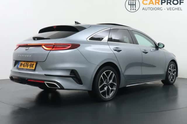Kia Proceed (2021) thumbnail 3