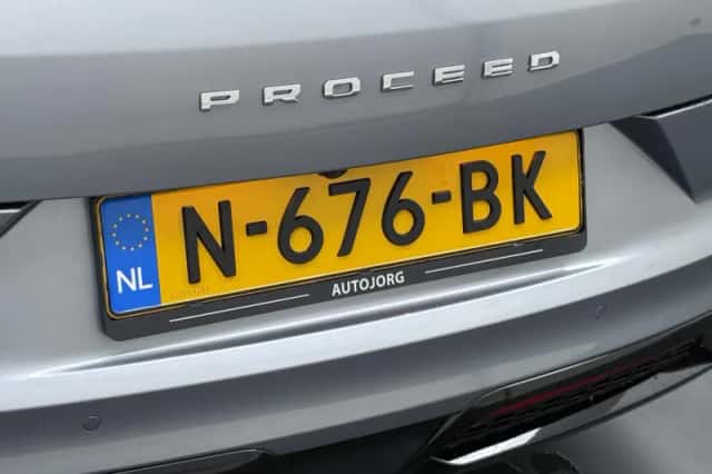 Kia Proceed (2021) thumbnail 6