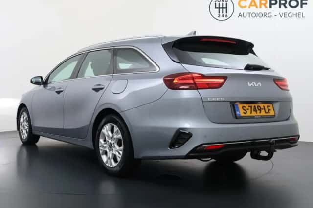 Kia Ceed Sportswagon (2023) thumbnail 2