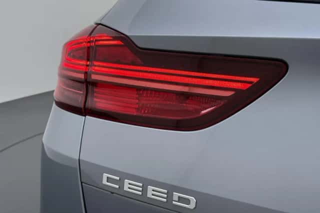 Kia Ceed Sportswagon (2023) thumbnail 5