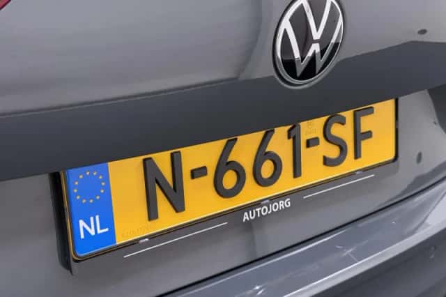 Volkswagen Golf (2021) thumbnail 6