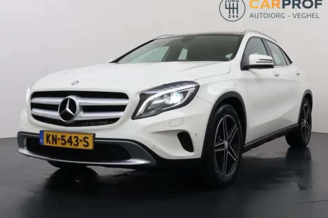 Mercedes-Benz GLA-Klasse (2016) thumbnail 1