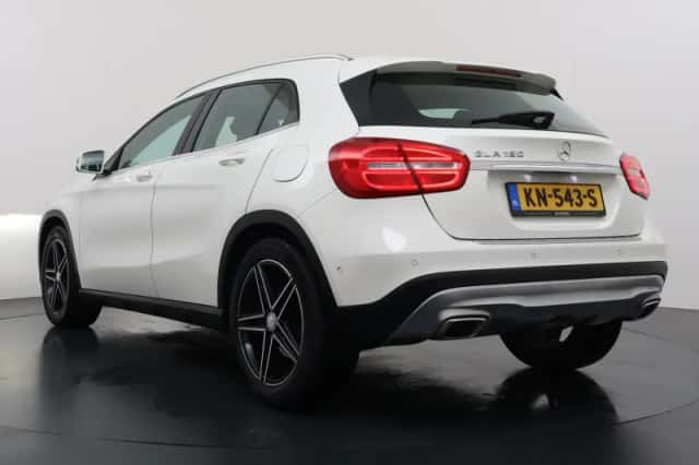 Mercedes-Benz GLA-Klasse (2016) thumbnail 2