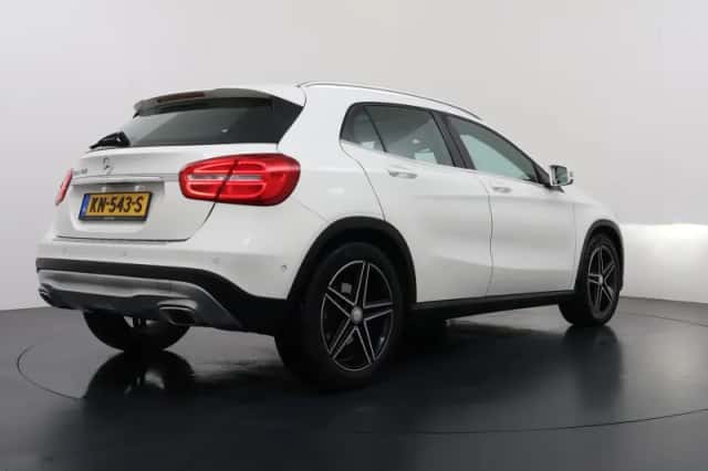 Mercedes-Benz GLA-Klasse (2016) thumbnail 3