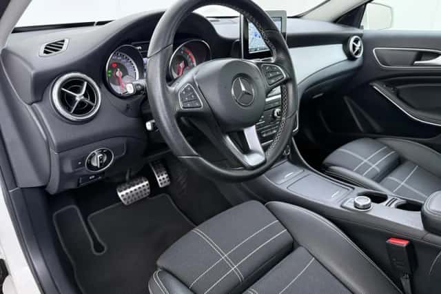 Mercedes-Benz GLA-Klasse (2016) thumbnail 6