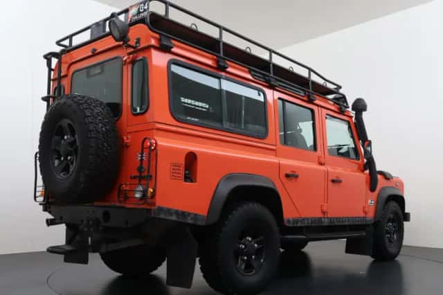 Land Rover Defender (2008) thumbnail 3