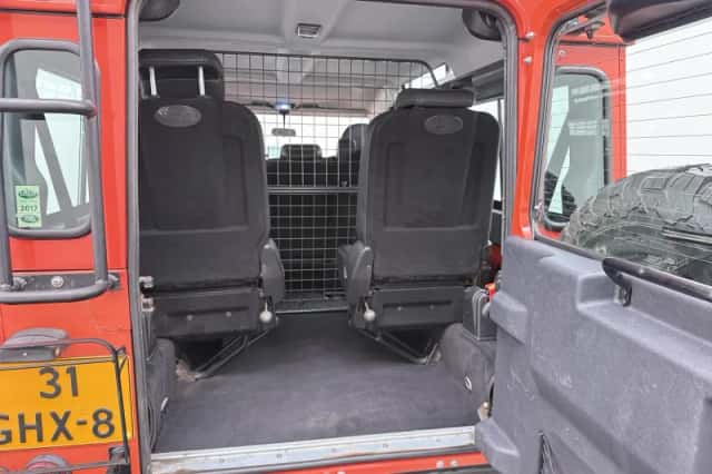 Land Rover Defender (2008) thumbnail 6