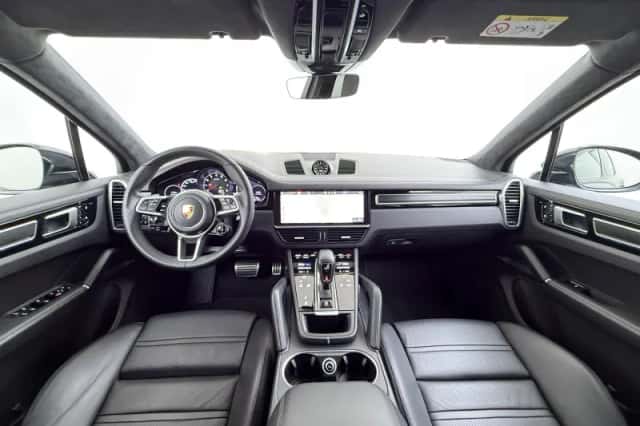 Porsche Cayenne (2021) thumbnail 5