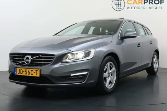 Volvo V60 (2016) thumbnail 1
