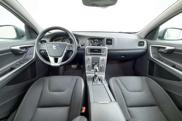 Volvo V60 (2016) thumbnail 5