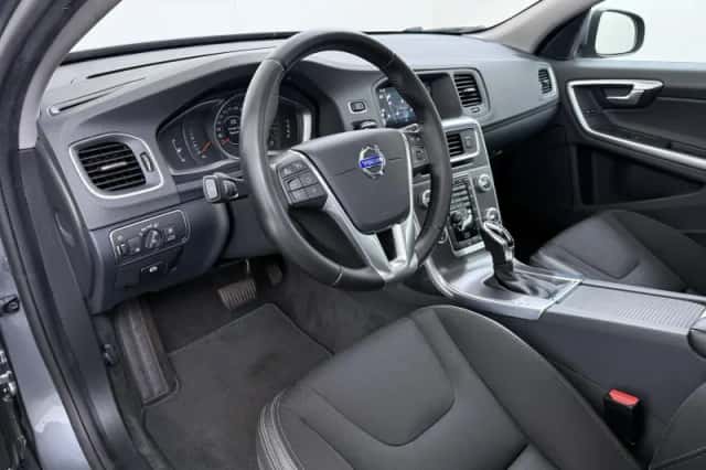Volvo V60 (2016) thumbnail 6