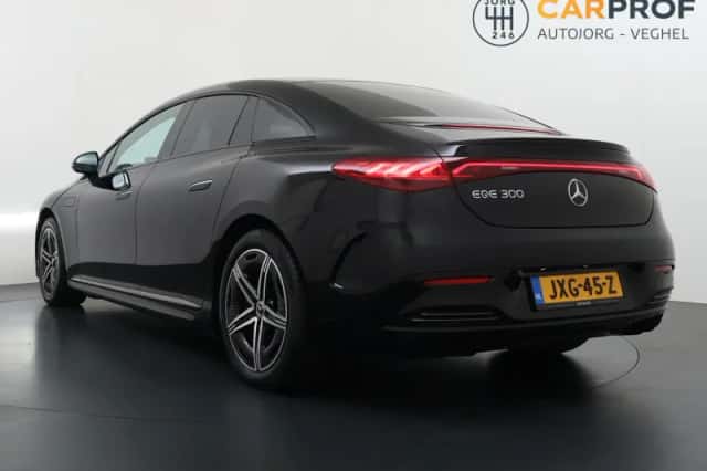 Mercedes-Benz EQE (2023) thumbnail 2