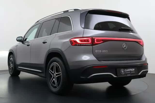 Mercedes-Benz EQB (2024) thumbnail 2