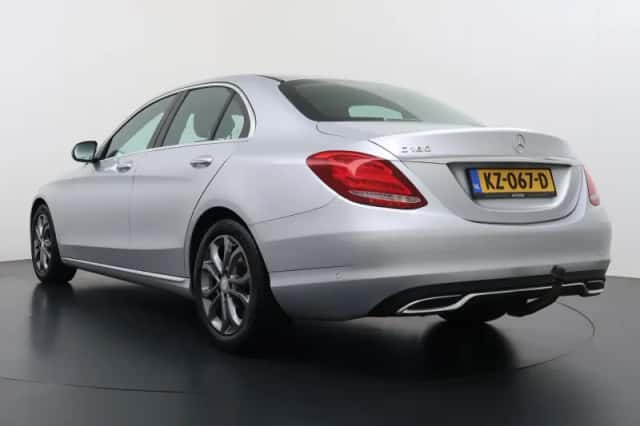 Mercedes-Benz C-Klasse (2016) thumbnail 2