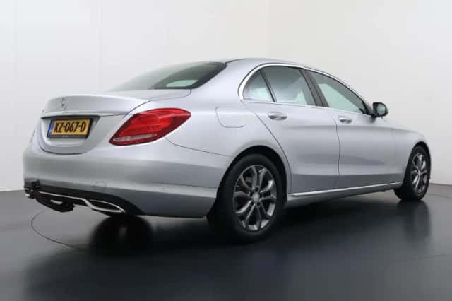 Mercedes-Benz C-Klasse (2016) thumbnail 3