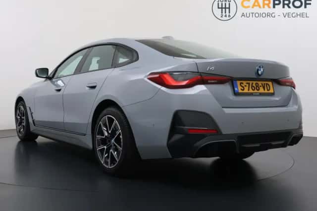 BMW i4 (2023) thumbnail 2