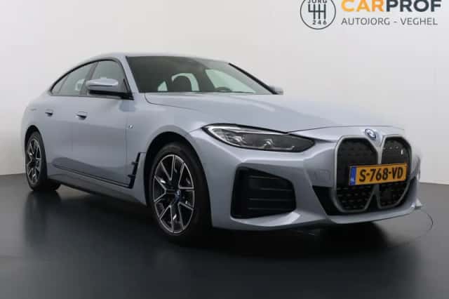 BMW i4 (2023) thumbnail 4