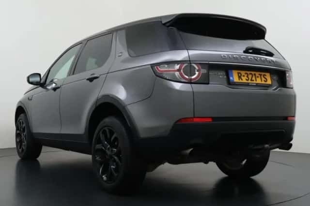 Land Rover Discovery Sport (2017) thumbnail 2