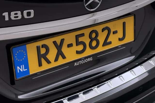 Mercedes-Benz GLA-Klasse (2018) thumbnail 6