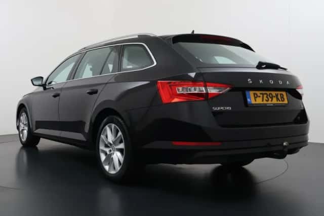 Škoda Superb (2022) thumbnail 2