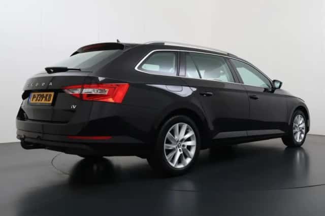 Škoda Superb (2022) thumbnail 3