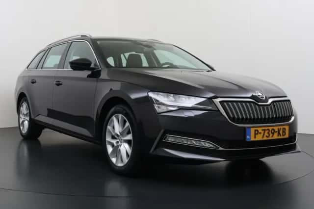 Škoda Superb (2022) thumbnail 4