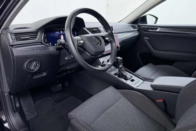 Škoda Superb (2022) thumbnail 6
