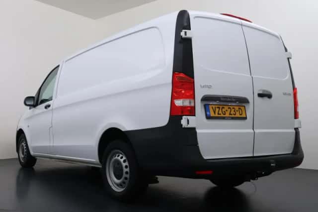 Mercedes-Benz Vito (2021) thumbnail 2