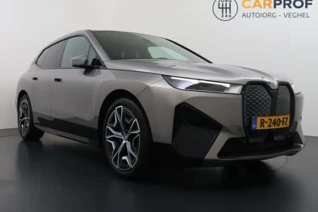 BMW iX (2022) thumbnail 4
