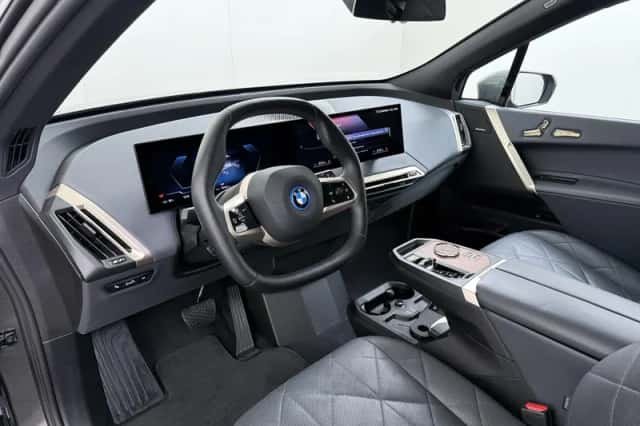 BMW iX (2022) thumbnail 5