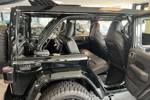 Jeep Wrangler (2024) thumbnail 6