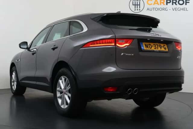 Jaguar F-Pace (2017) thumbnail 2