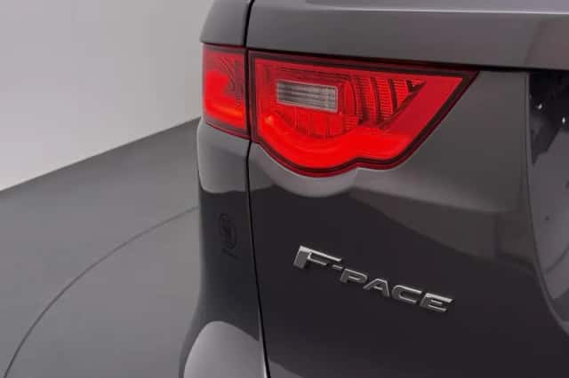 Jaguar F-Pace (2017) thumbnail 5