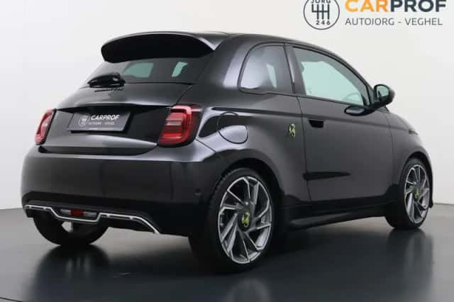 Abarth 500E (2024) thumbnail 3