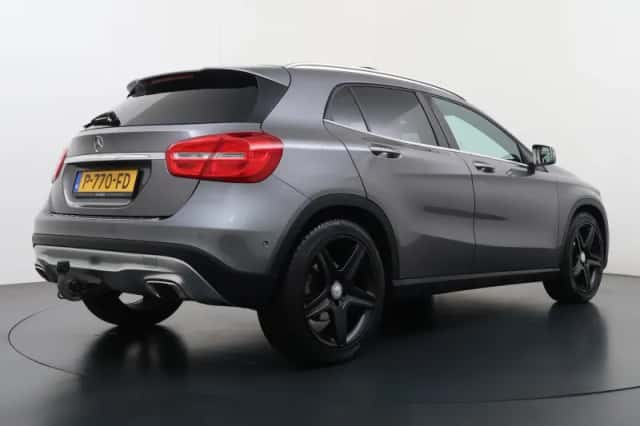 Mercedes-Benz GLA-Klasse (2015) thumbnail 3