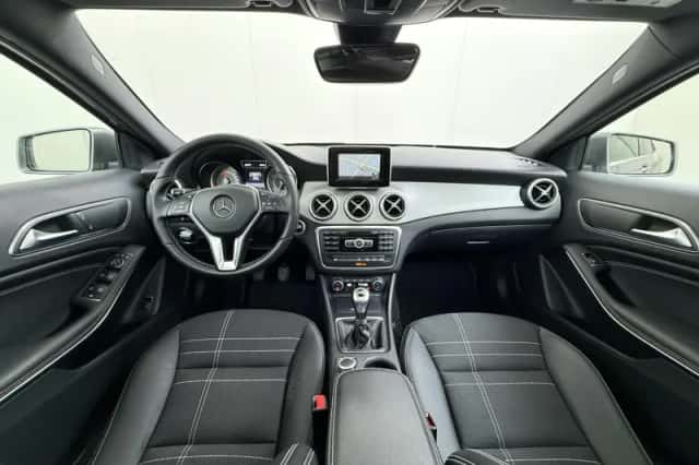 Mercedes-Benz GLA-Klasse (2015) thumbnail 5