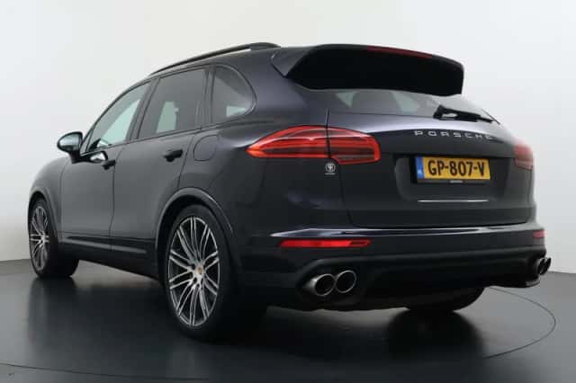 Porsche Cayenne (2015) thumbnail 2