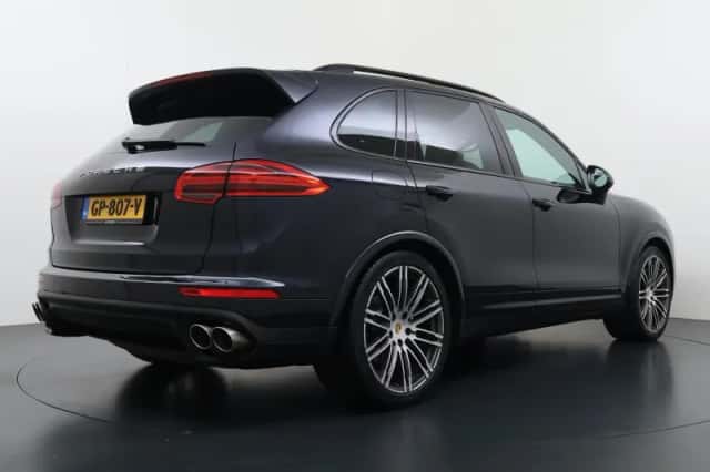 Porsche Cayenne (2015) thumbnail 3