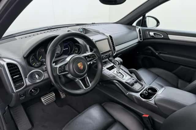Porsche Cayenne (2015) thumbnail 6