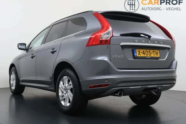 Volvo XC60 (2016) thumbnail 2