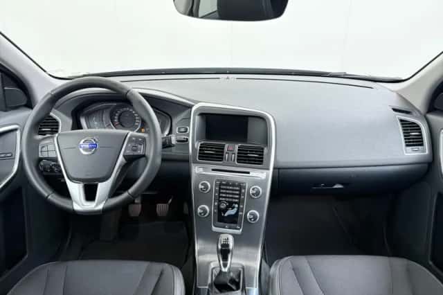 Volvo XC60 (2016) thumbnail 5