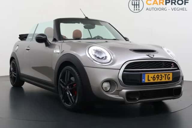 MINI Cabrio (2016) thumbnail 4