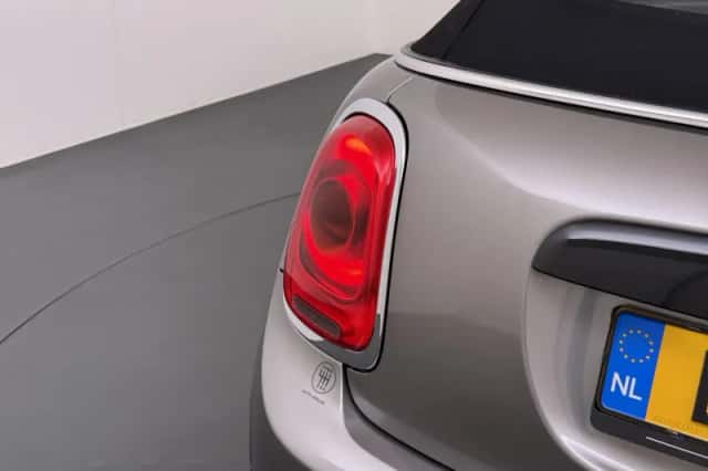 MINI Cabrio (2016) thumbnail 5